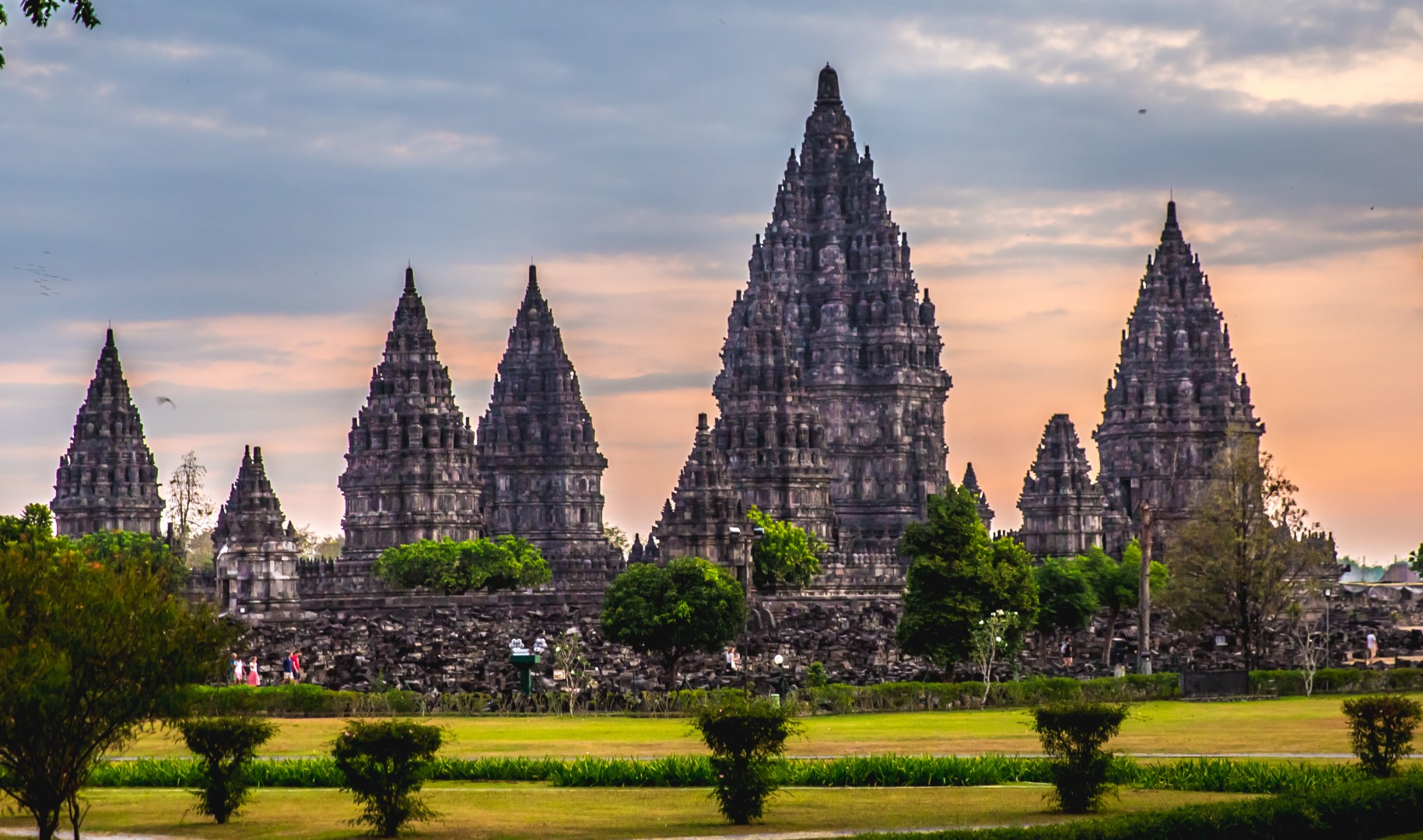 Borobudur Sunrise (Via Punthuk Setumbu Hill) And Prambanan Tour In Yogyakarta